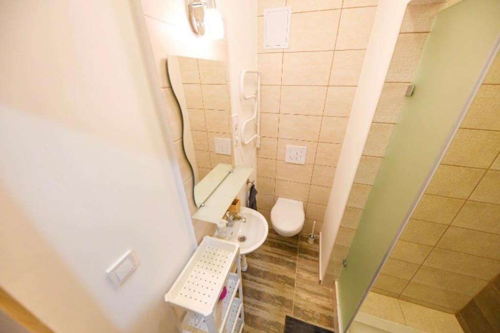 1 Bedroom Flat In Nyar Str., Central Βουδαπέστη Εξωτερικό φωτογραφία